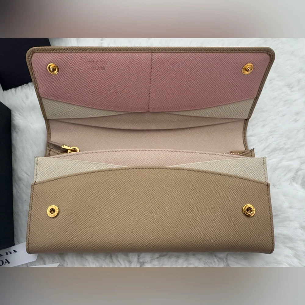 Authentic Prada Large Wallet - Saffiano Leather - Picture 3 of 11
